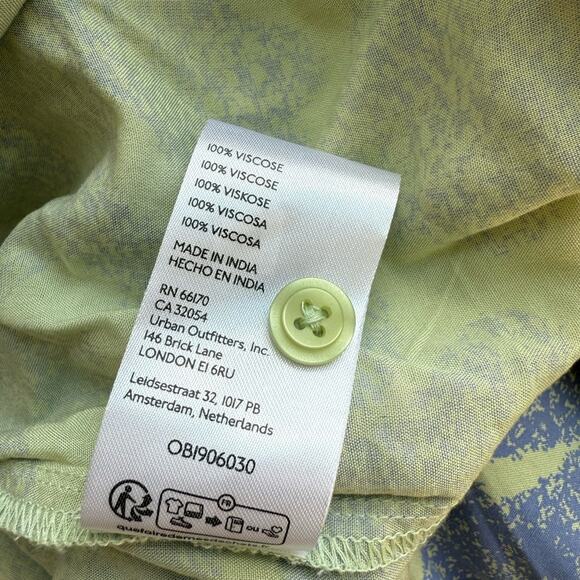 URBAN OUTFITTERS UO JAMIE RAYON SHORT SLEEVE CROPPED BUTTON DOWN SMALL - Picture 9 of 9